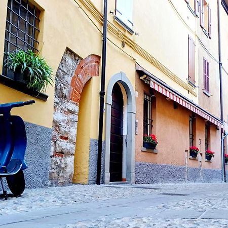 Lovely Mansard Iseo Portelle Holiday With Private Parking And Bike Storage Exterior foto