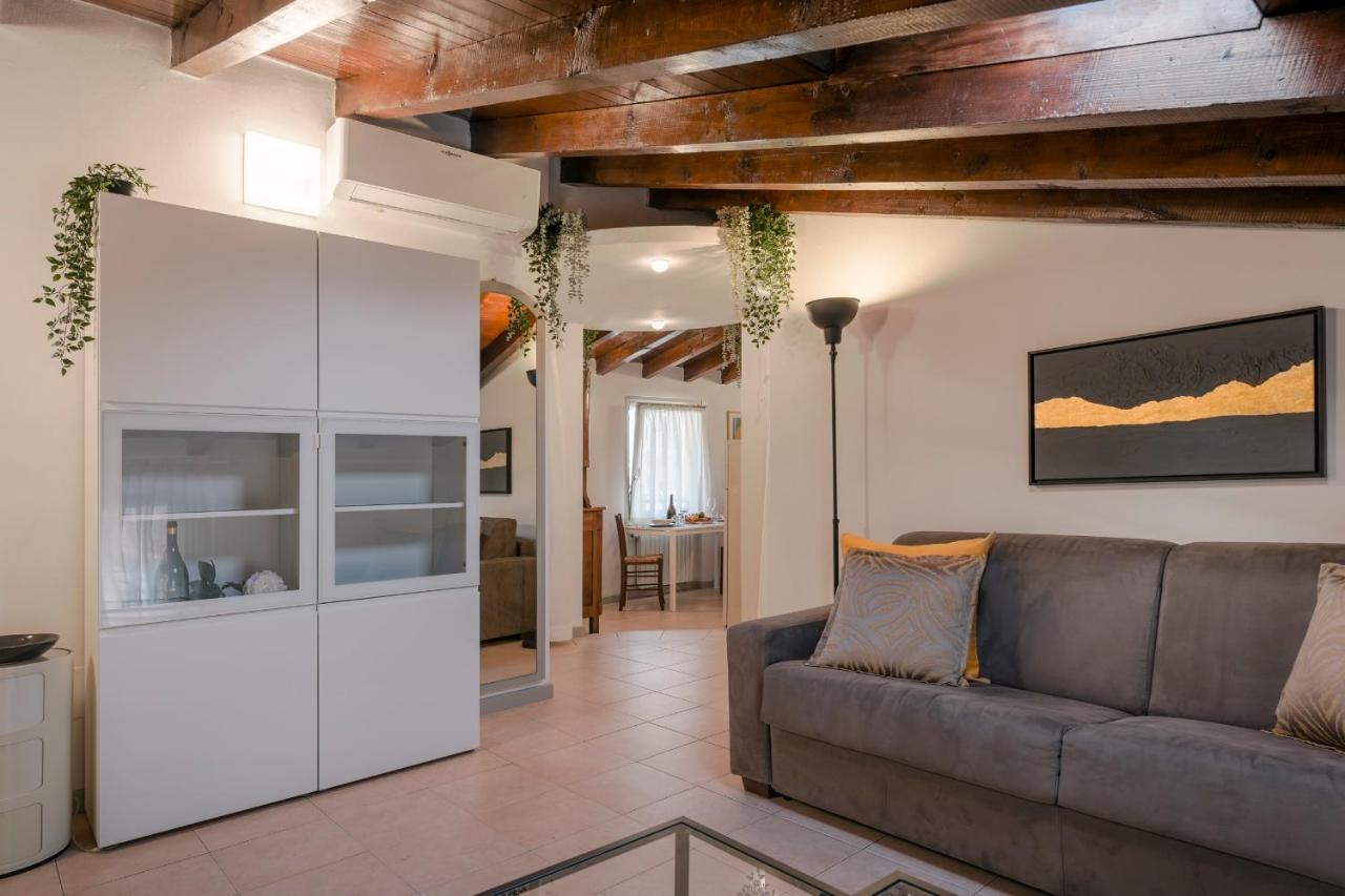 Lovely Mansard Iseo Portelle Holiday With Private Parking And Bike Storage Exterior foto