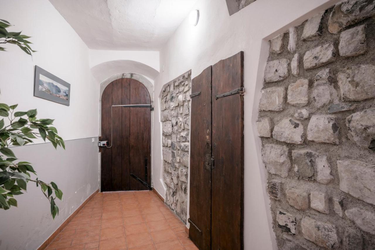 Lovely Mansard Iseo Portelle Holiday With Private Parking And Bike Storage Exterior foto